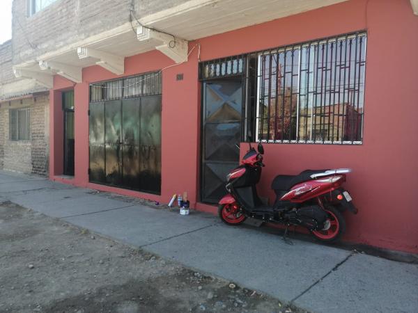 TERRENO CON 5 CASAS Y LOCAL