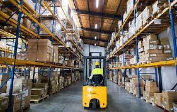 SE BUSCA AYUDANDO DE BODEGA. LUN A VIER