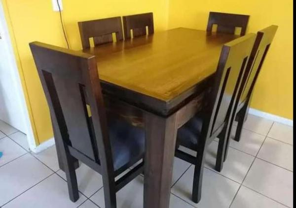 VENDO COMEDOR 4-6 Y 8 SILLAS.