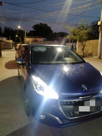 PEUGEOT 208 