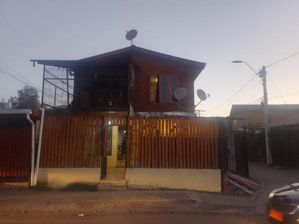 VENDO CASA CON SEGUNDO PISO