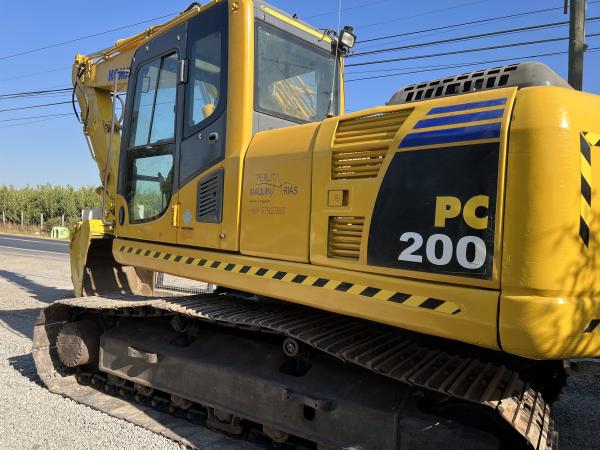 EXCAVADORA PC 200 AÑO 2011  