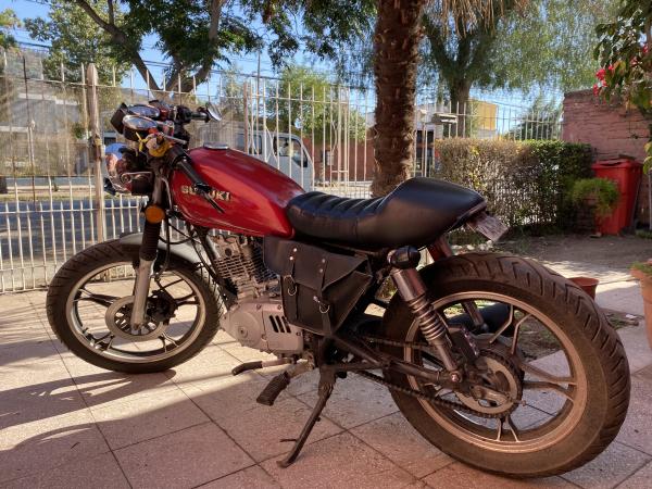 VENDO SUZUKI GN125H MODIFICADA