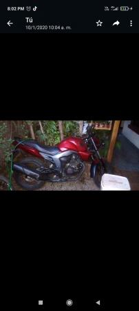 VENDO MOTO HONDA INVICTA 150 IMPECABLE 