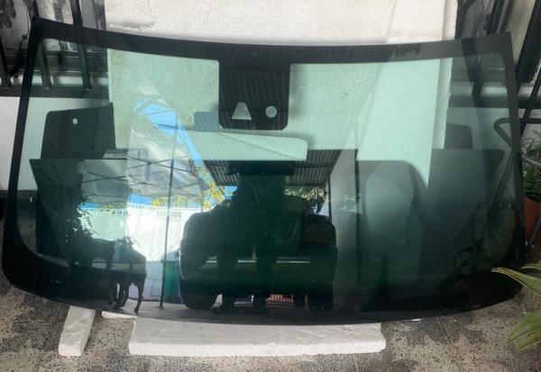 VENDO PARABRISAS Y VIDRIOS SUBURBAN 2020