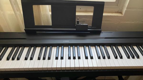 PIANO YAMAHA P-45V 