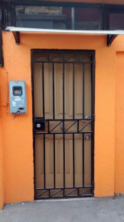 ARRIENDO PIEZAS AMOBLADAS A PERSONAS SOLAS.