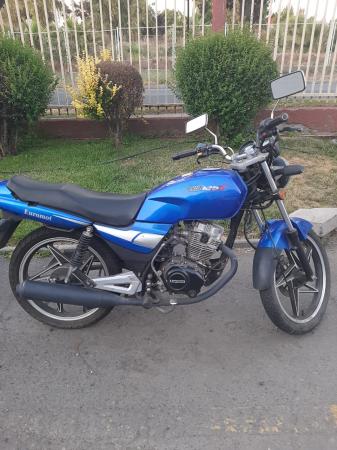 SE VENDE MOTO EN BUEN ESTADO