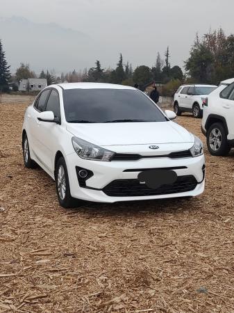 VENDO KIA RIO 4 FULL EQUIPO