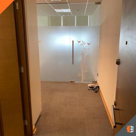 VENTA DE OFICINA CERCANA A M. ALCÁNTARA