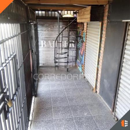 CASA CON 2 LOCALES COMERCIALES