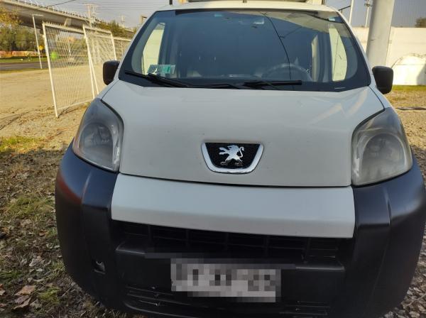 VENDO CAMIONETA PEUGEOT BIPPER AÑO 2012