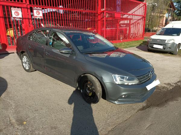 VOLKSWAGEN BORA TRENDLINE 1.4 2017