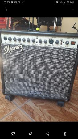 AMPLIFICADOR DE GUITARRA Y VOZ IBANEZ