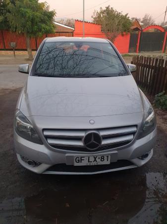 SE VENDE MERCEDES BENZ B180 2014