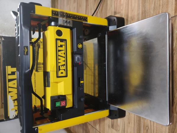 CEPILLO DE BANCO DEWALT 