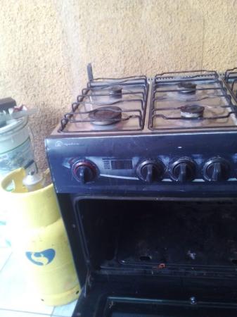 COCINA DE 6 QUEMADORES EN BUEN ESTADO