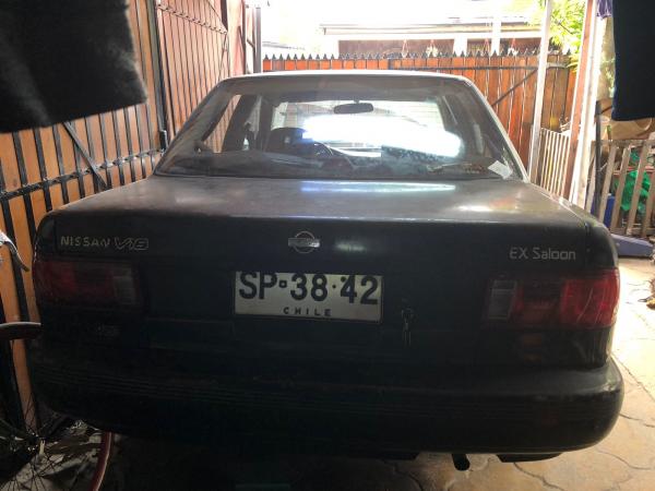 VENDO NISSAN V 16 EN MUY BUEN ESTADO