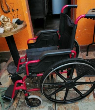 VENDO SILLA DE RUEDAS ESTÁNDAR 