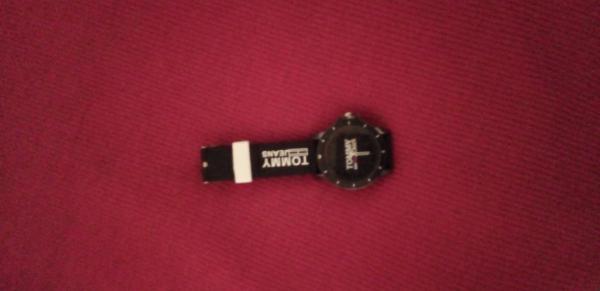 VENDO RELOJ TOMMY HILFIGER.