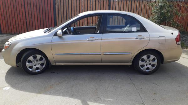 VENDO KIA CERATO 1,6 AÑO 2009