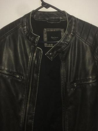 VENDO CHAQUETA NEGRA MARCA PEPE JEANS 