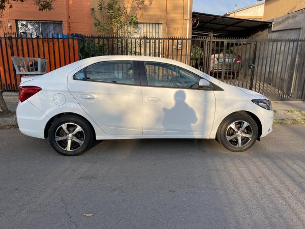VENDO AUTO PRISMA EN EXCELENTE ESTADO