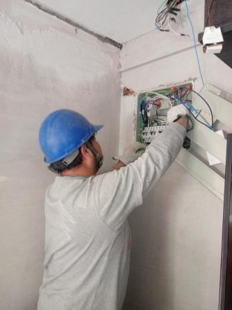 AYUDANTE ELECTRICO 