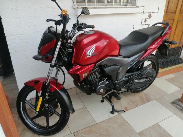 VENDO HONDA INVICTA 