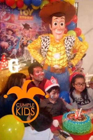MOMENTO CON WOODY (CUMPLEAÑOS)