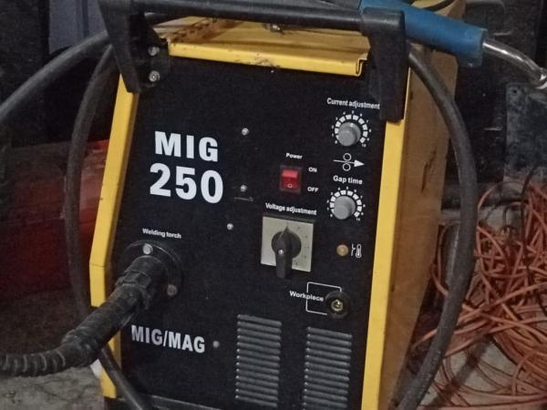 MAQUINA SOLDADORA KRAFTER PROFESIONAL