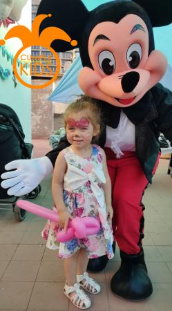 SORPRENDENTE SALUDO CON MICKEY 