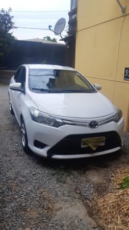 VENDO TOYOTA  YARIS SEDAN 2014 AUT
