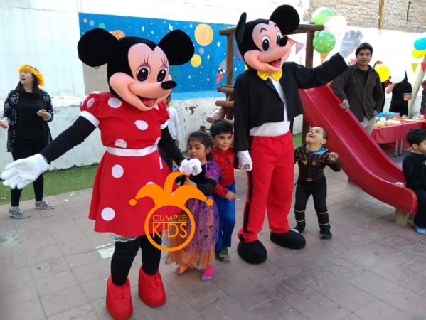 UNA MAGICA VISITA DE MICKEY MOUSE