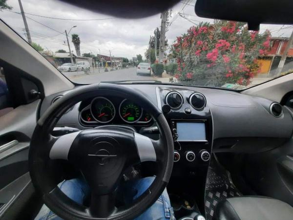 SE VENDE AUTO MARCA HAIMA AÑO 2013 IMPECABLE. 