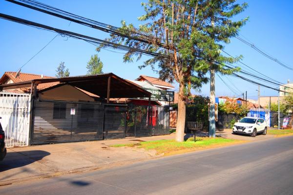 SE VENDE CÓMODA CASA