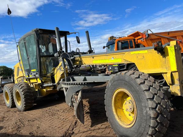 MOTONIVELADORA NEW HOLLAND RG200 2012   
