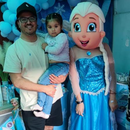 ARRIENDO CORPOREO DE LA PRINCESA ELSA