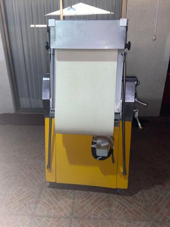 EXCELENTE LAMINADORA DE MASAS