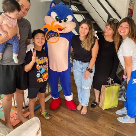 SORPRENDE CON VISITA DE SONIC!