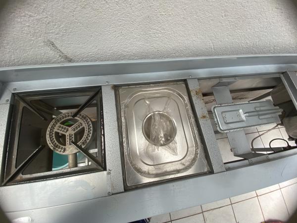 VENDO. ASADERO Y CHURRÁSQUERA NUEVO