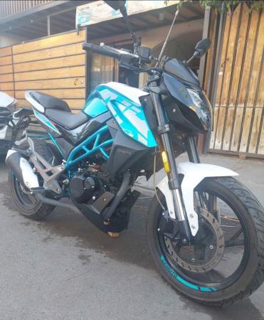 SE VENDE MOTO 