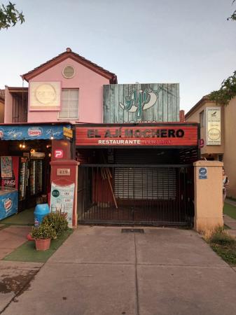 CASA COMERCIAL CON 3 LOCALES ARRENDADOS