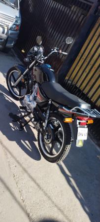 SE VENDE MOTO 