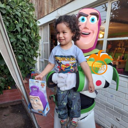 BUZZ LIGHTYEAR EN TU HOGAR