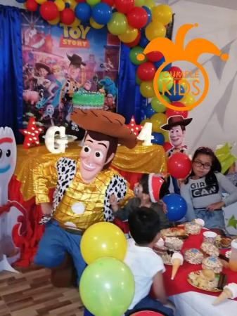 FIESTA CON WOODY