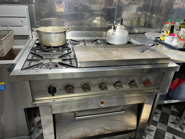 VENDO COCINA  GRANDE 6P Y PEQUEÑA 4P