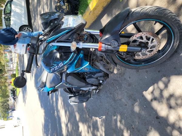 YAMAHA FZ-S 2.0 SE VENDE POR NO USO