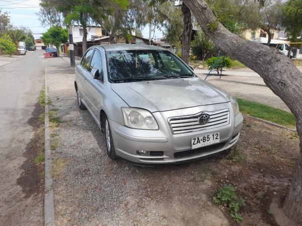 TOYOTA  AVENSIS, MOTOR EXCELENTE, CONVERSABLE.