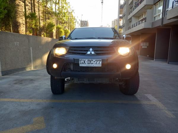 MITSUBISHI L200 2015
